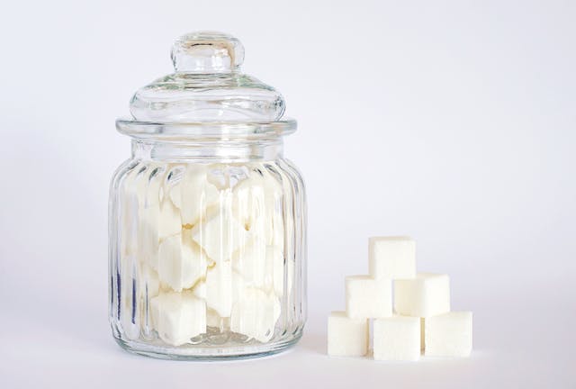 Dezvăluiri despre zahăr: Mituri neștiute și motivele pentru care nu ar trebui să fie eliminat complet din alimentație