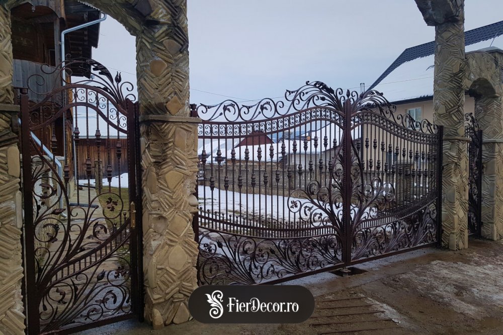 poarta din fier forjat